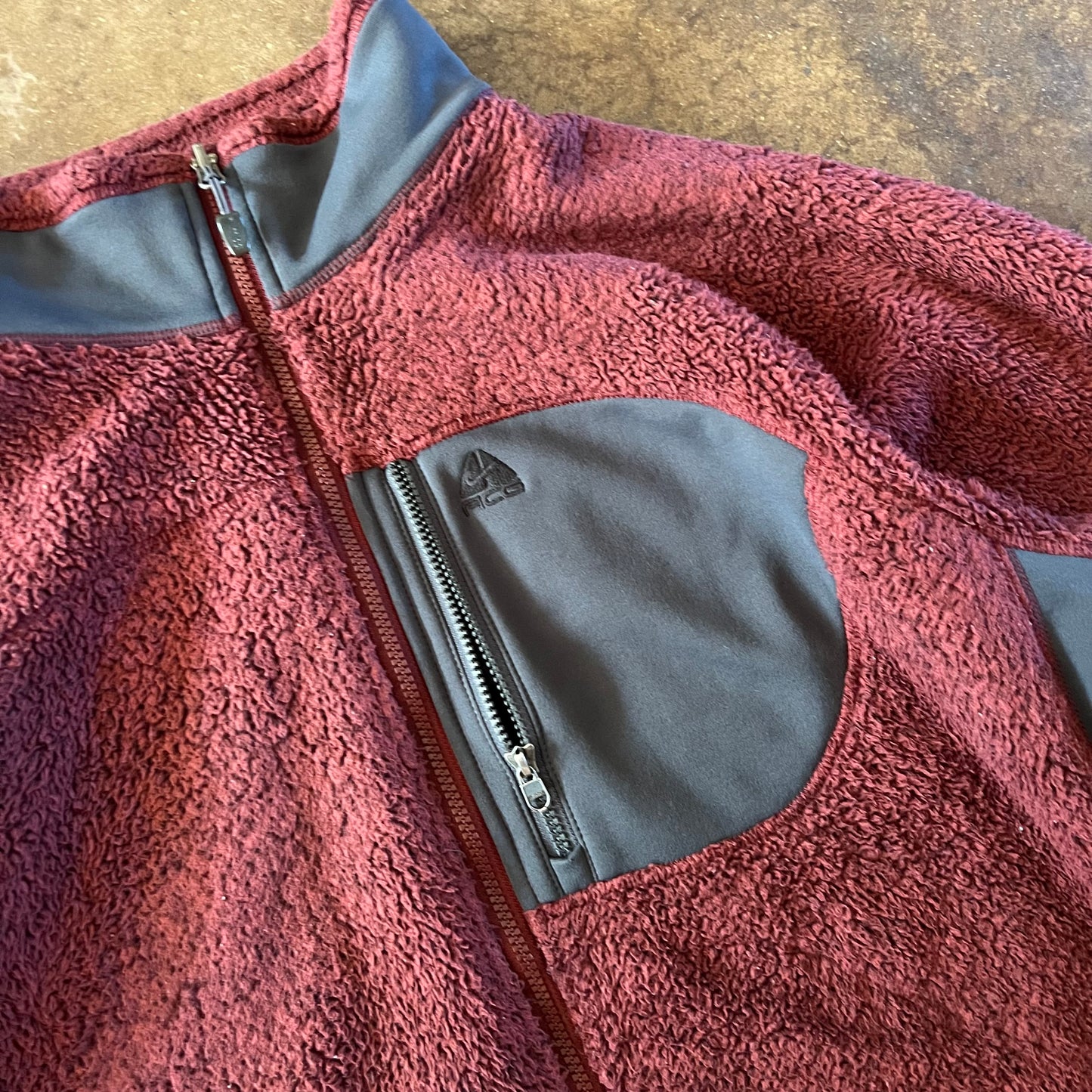 2000's Nike ACG Burgundy Pile Fleece Zip Up - Extra Large
