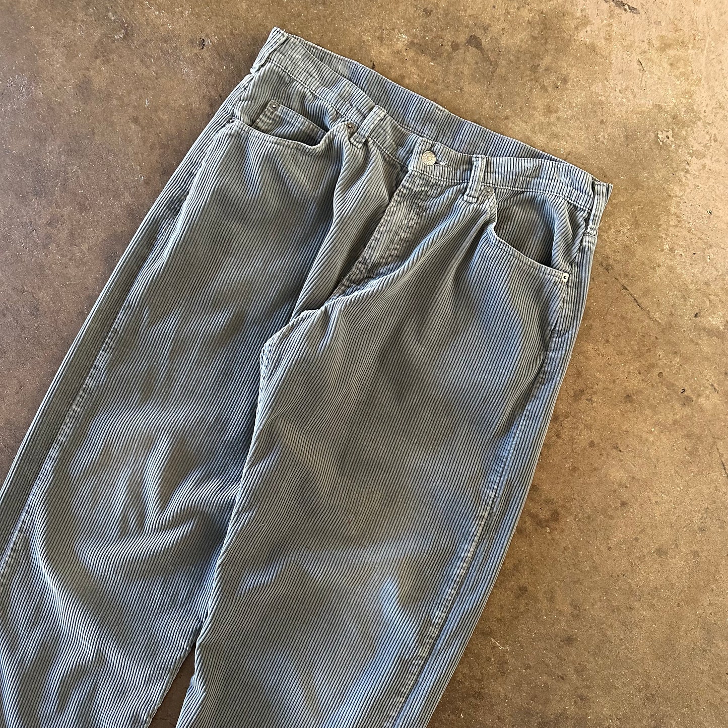 1990's Levi's 565 Loose Fit Corduroy Pant - 34