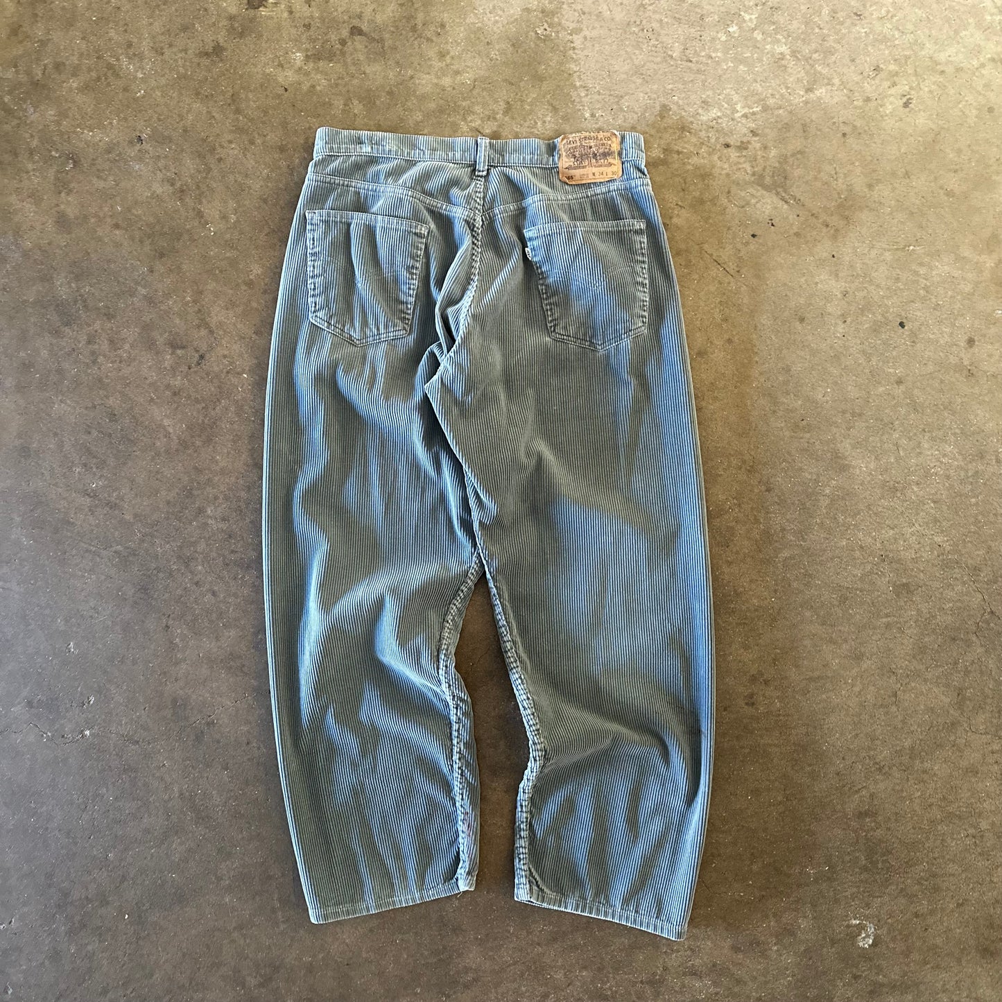 1990's Levi's 565 Loose Fit Corduroy Pant - 34