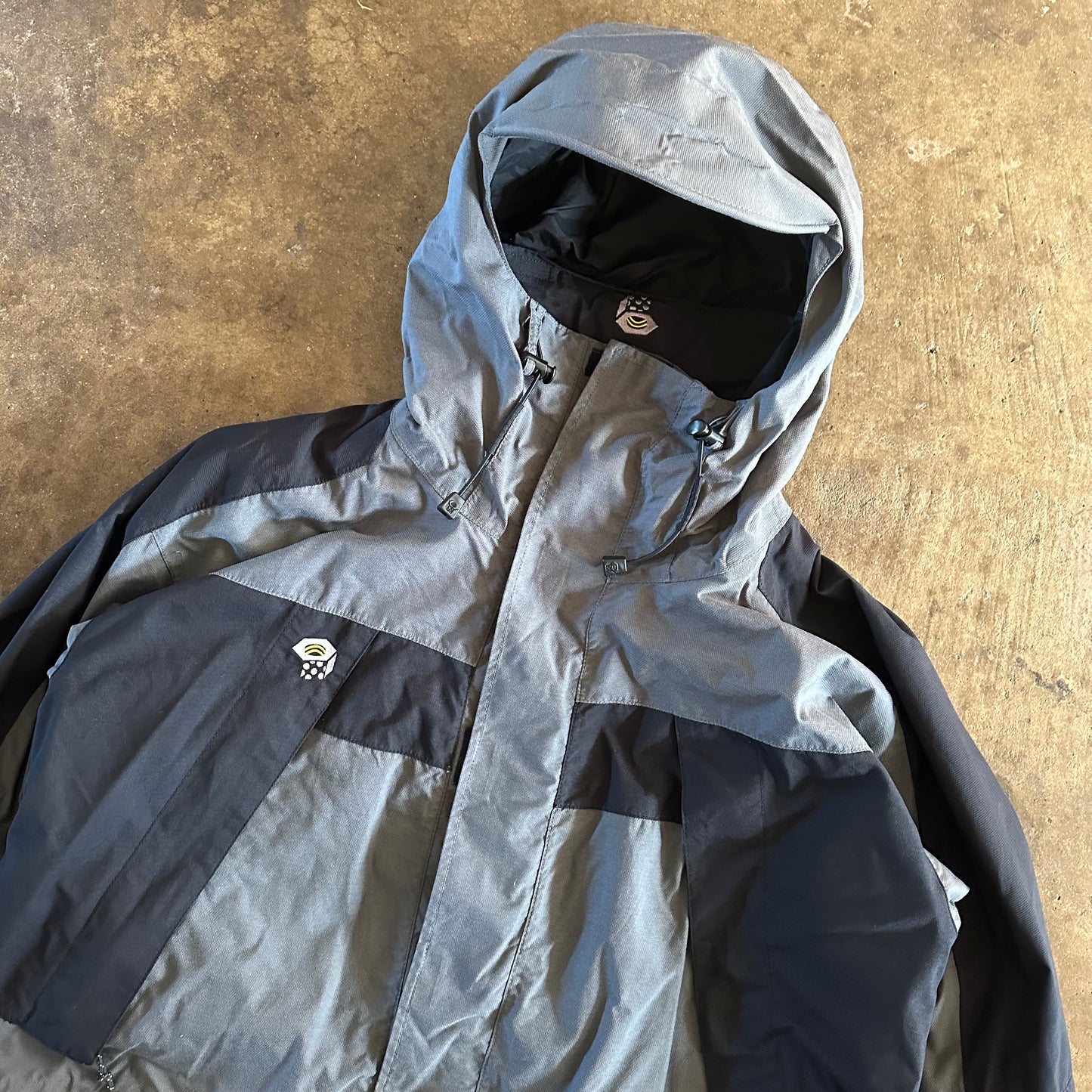 2000's Mountain Hardwear Grey Shell Jacket - Large