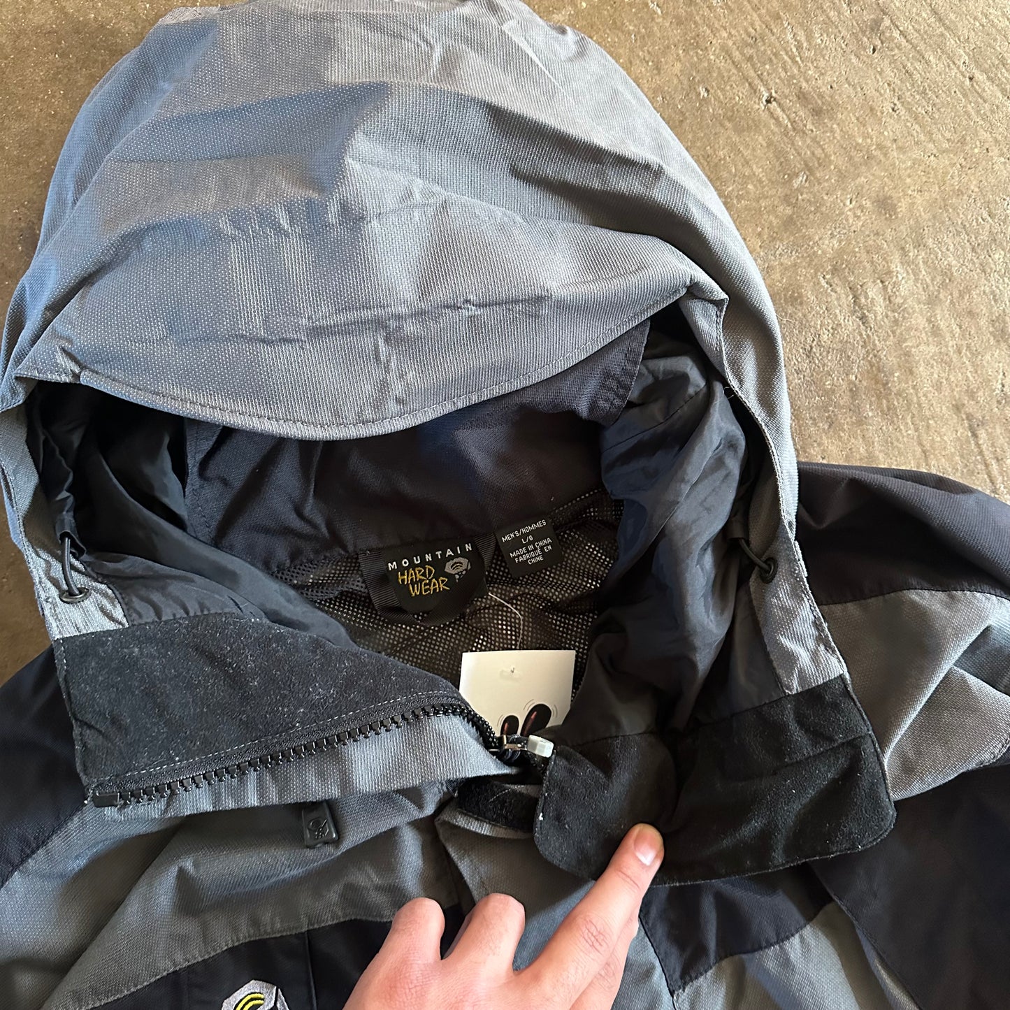 2000's Mountain Hardwear Grey Shell Jacket - Large